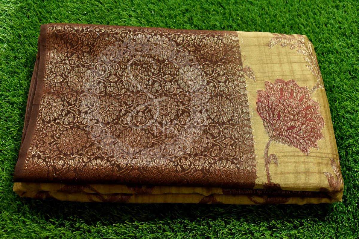 SBS88484229's tweet photo. 🤍🤍 Pure Chiniya Silk with Meena kari work🧡🧡

📌 To place order ~ please WhatsApp @ 8617799715

Free shipping across India

#studionakshikantha 
#sareelove 
https://t.co/LAeEp0Cmjr https://t.co/TK85MW4u1F