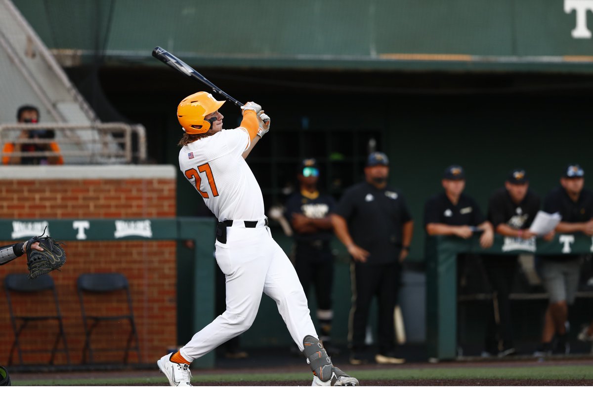 Beck x2!! An oppo taco shot off the scoreboard makes it 10-0 Vols in the 8th.

#GBO // #OTH // #BeatBamaState