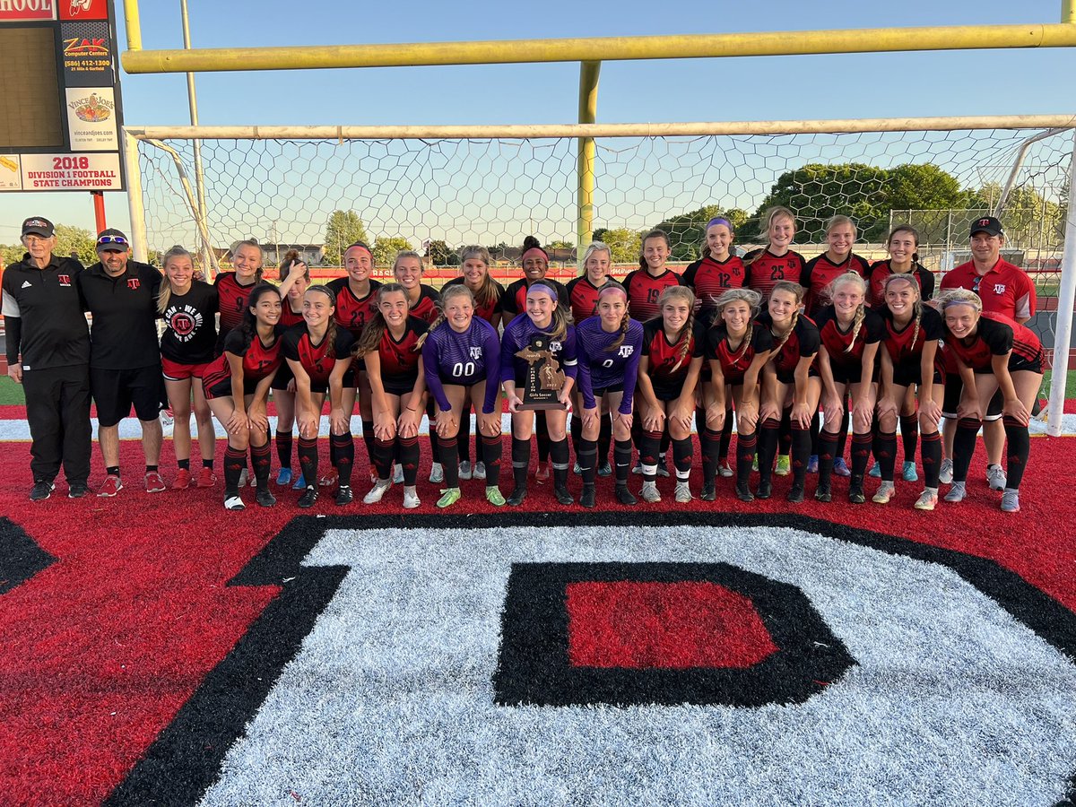 DISTRICT CHAMPS!

With his 250th career win, Coach Kevin Grammens and the Anchor Bay Varsity Girls Soccer team defeats L’Anse Creuse 1-0 after 2OT.

#GoTars | 🆎⚽️