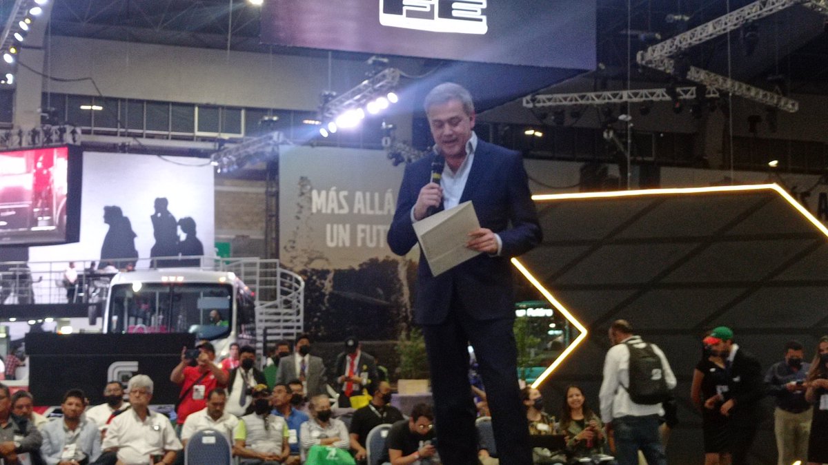 Pasajero7's tweet photo. Con más de 100 expositores y 17 mil visitantes terminó la edición 2022 de #ExpoForo. 

Para concluir el evento @CANAPAT reconoció a:
1.- @MBenzBusesMx, como mejor stand de armadoras.
2.- @exxonmobil, como mejor isla. 
3.- @gmtransporterp, como Mejor stand.

#ExpoForoMovilidad2022 https://t.co/onU09wFoIH