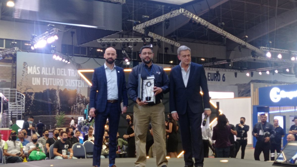 Pasajero7's tweet photo. Con más de 100 expositores y 17 mil visitantes terminó la edición 2022 de #ExpoForo. 

Para concluir el evento @CANAPAT reconoció a:
1.- @MBenzBusesMx, como mejor stand de armadoras.
2.- @exxonmobil, como mejor isla. 
3.- @gmtransporterp, como Mejor stand.

#ExpoForoMovilidad2022 https://t.co/onU09wFoIH
