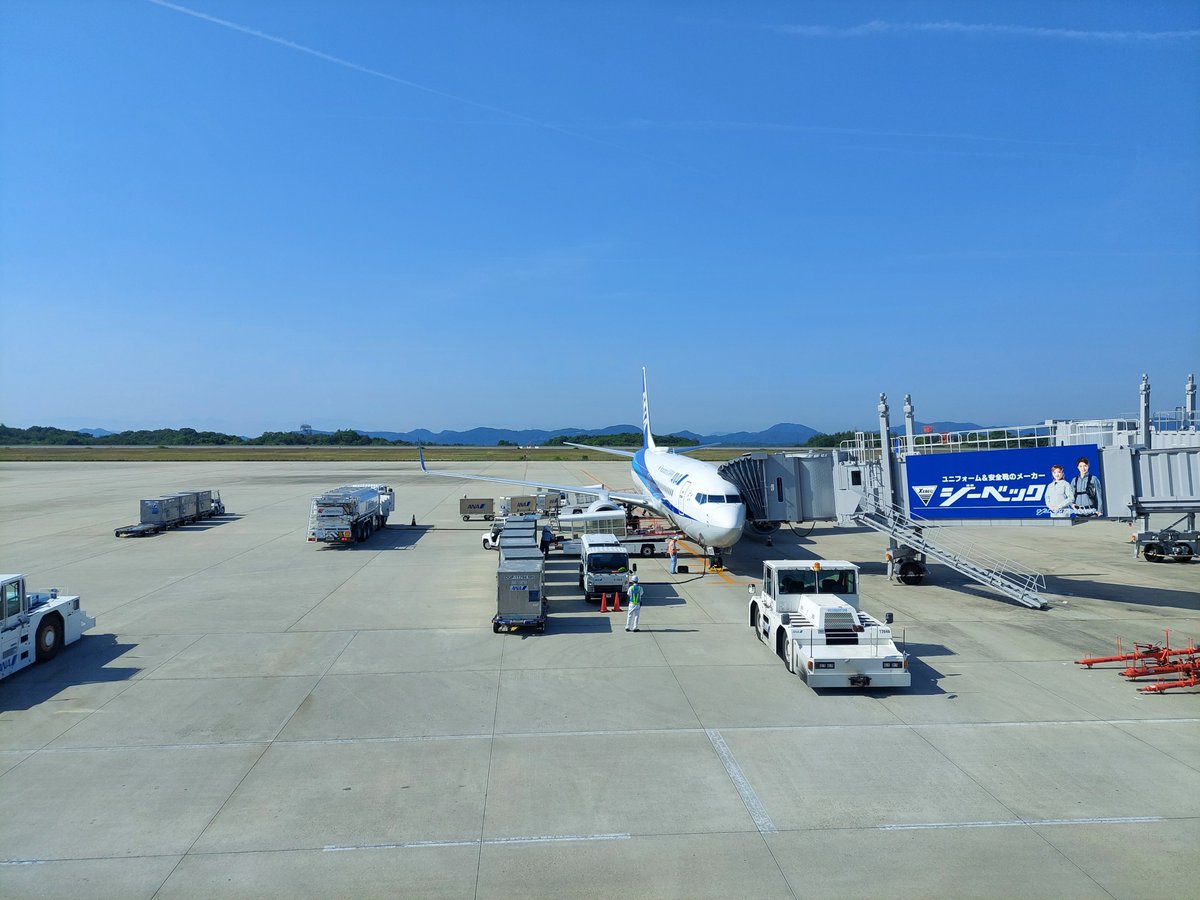 nhaxt's tweet photo. 広島空港に着きました。
とりあえず空港で朝食🍞
いただきます🍴
#ANA671 https://t.co/ixoqEoerZX