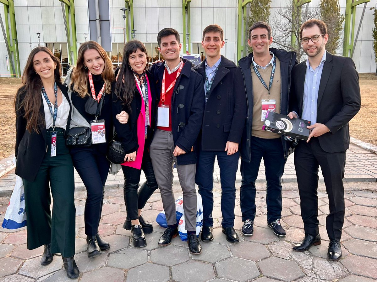 escalante_juanp's tweet photo. La residencia de @_icronline @ComiteIcr presente en @CNCFac @ComunidadFAC 

@LucasTomatis
@AgustinaSansev9 @FlorGarciaMend2 @juanma_domi @franmarino_ https://t.co/oszIjT1KvV