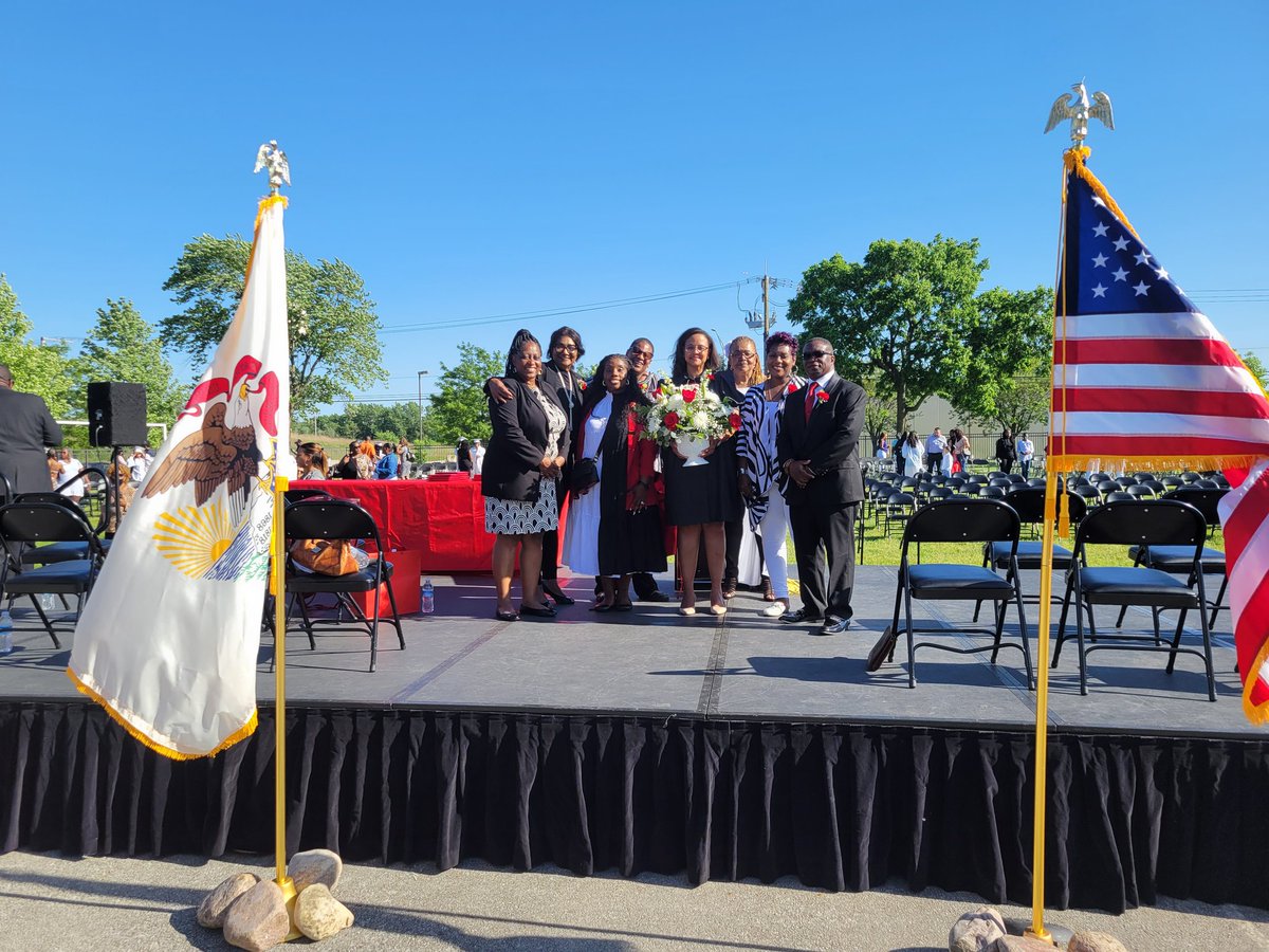 votekarin's tweet photo. A huge congrats to Calumet Middle School's graduating students. Education is the most powerful tool at your disposal. I know you'll use it to do amazing things! https://t.co/xURJumSuy9