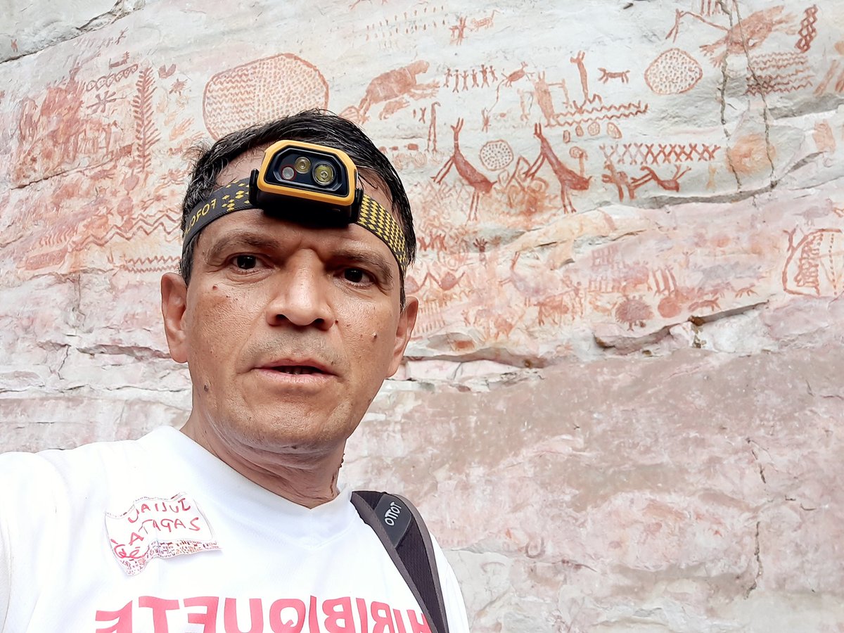 ILIASIYUN's tweet photo. Maravillas del arte rupestre de la amazonia colombiana. Colombia y Chiribiquete son el centro mundial con miles de pinturas descubiertas y pintadas por tradiciones espirituales, las más antiguas del continente.
imam-hajj Julian Zapata en peregrinación. 
@ILIASIYUN
@HalalColombia https://t.co/7nBQ07gHiB