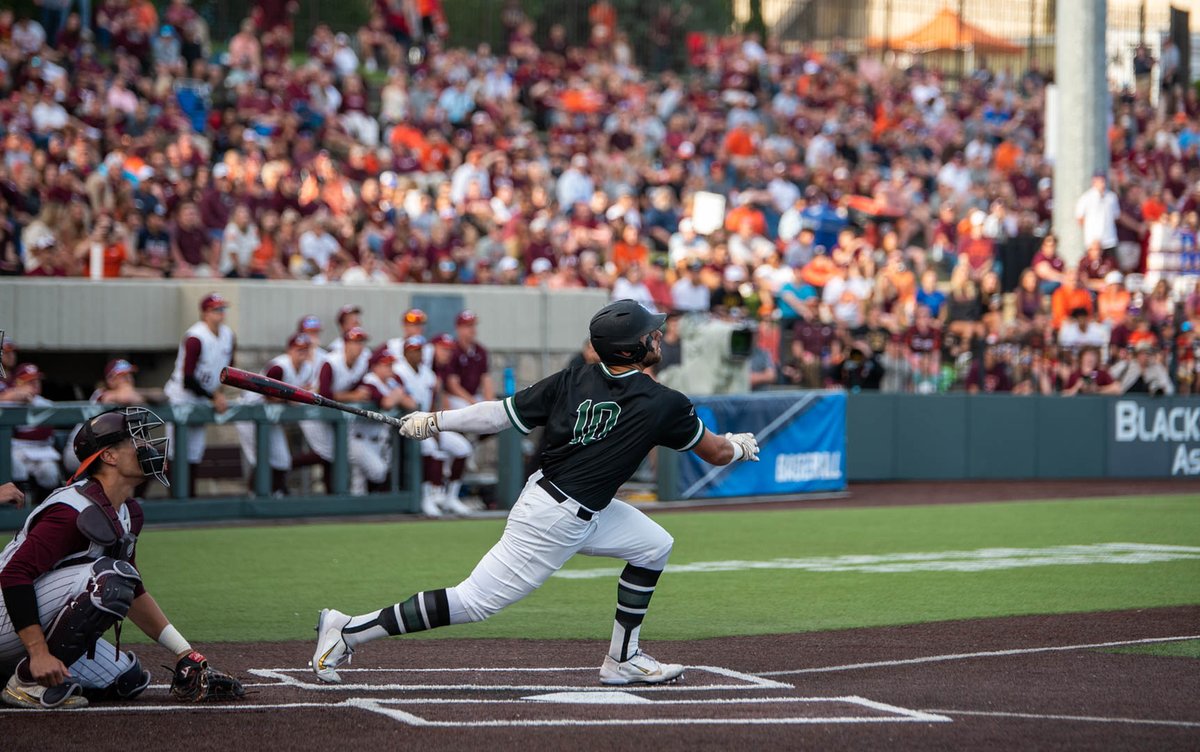 WSURaidergang's tweet photo. 🗣 𝐏𝐋𝐀𝐘𝐄𝐑 𝐎𝐅 𝐓𝐇𝐄 𝐘𝐄𝐀𝐑‼️

@SayreAlec drills a 2-run double to reduce our deficit to 5-4 in the top of the fifth inning. 

#Raidergang | #BuildtheMonster | #RoadToOmaha https://t.co/nOYW4RxXRU