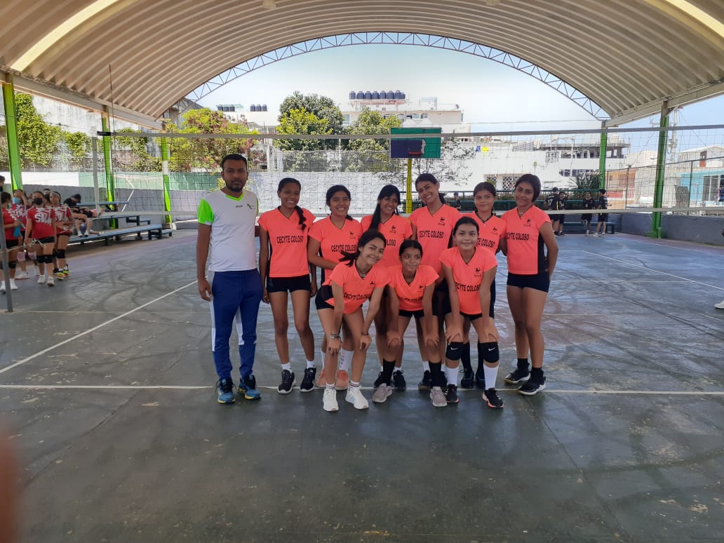 EducGuerrero's tweet image. 🏐#AlumnosDeÉxito| @cecytegro obtiene primer y segundo lugar en el Torneo de Voleibol de la #CONADEMS. 🏐🤾‍♂️

El equipo del plantel 04 El Coloso consiguió el pase directo al evento nacional a realizarse en Saltillo, Coahuila, del 25 junio al 1 de julio. ¡Éxito! 🎖️🏅👏👏