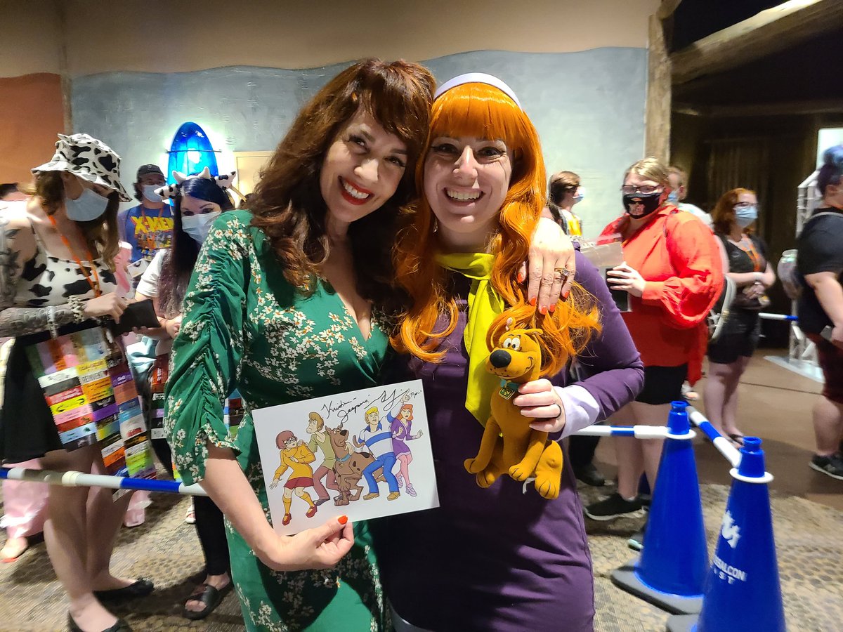 HiddenDancer11's tweet photo. Childhood dream of meeting @GreyDeLisle as Daphne! Jeepers!💜 #ScoobyDoo #scoobydoocosplay #Daphne #greydelisle https://t.co/cPA8Ez3iWQ