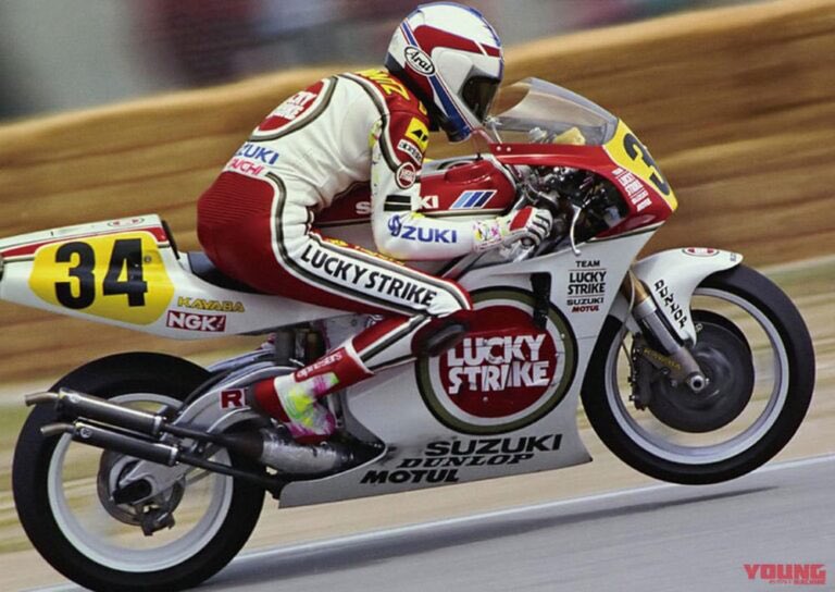 RGV250Γ VJ23A 純正 ラッキーストライク テールカウル 割れなし！