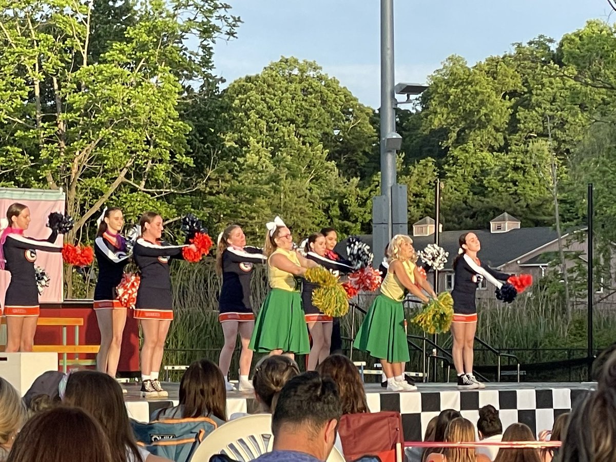 chackerman1's tweet photo. #wearechappaqua seniors putting on a great show for @chappaqua_csd thank you @ChappaquaPTA for making this happen for our community ❤️ https://t.co/H1lmarE2Pp