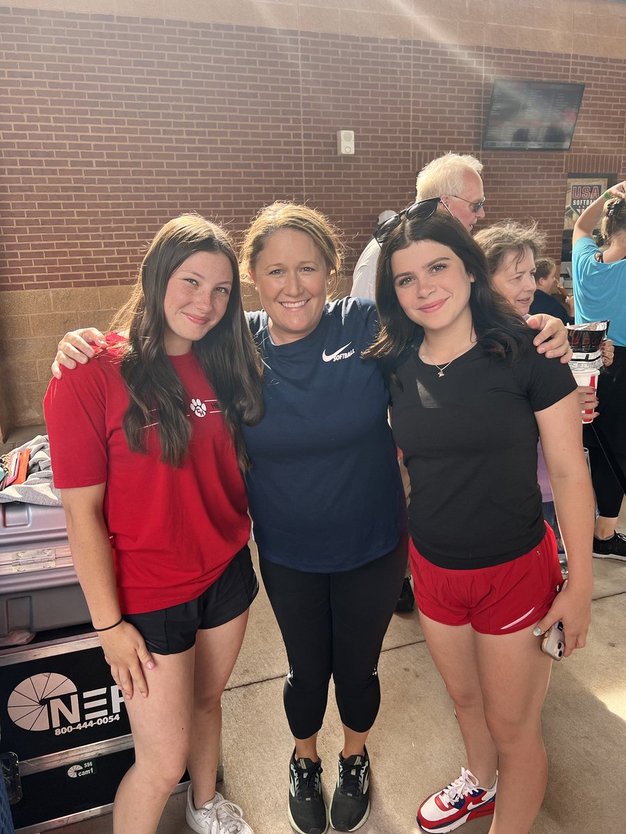 Come to Oklahoma and the first people who run into each other #WCWS