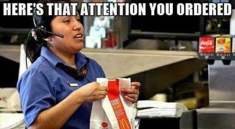 aqui con tormenta tropical y apagón y defendiendo a alba reche en twitter con lo q me queda de bateria que tal ustedes?