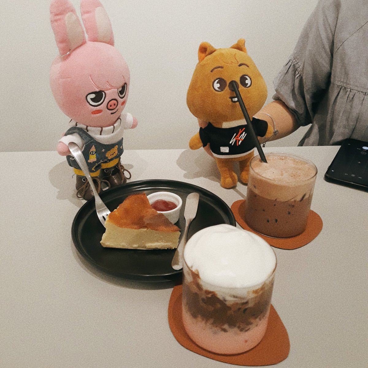 getcoolwithchan's tweet photo. ทเวกิควอกก้าเดททึ~
#wolfwlog #skzoo https://t.co/7WPlAx9e51