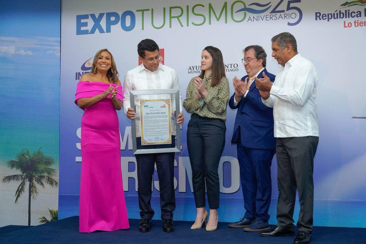 TurismoRD's tweet photo. ¡Seguimos impulsando la industria turística del pais!

Hoy participamos en la apertura de la vigésima quinta edición de la feria @ExpoTurismoSTGO 2022.

#ExpoTurismo25años
#ExpoTurismo https://t.co/j53YEBgMkY