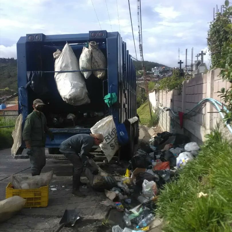 CapachoViejoGob's tweet photo. #03junio No descansamos en nuestro trabajo de recolección  de desechos sólidos.

Sectores antendidos:

📍 Las Delicias parte alta
📍 Cementerio 
📍 Los Cacaos

#TrabajoyCompromiso https://t.co/lCOZMB20Cg