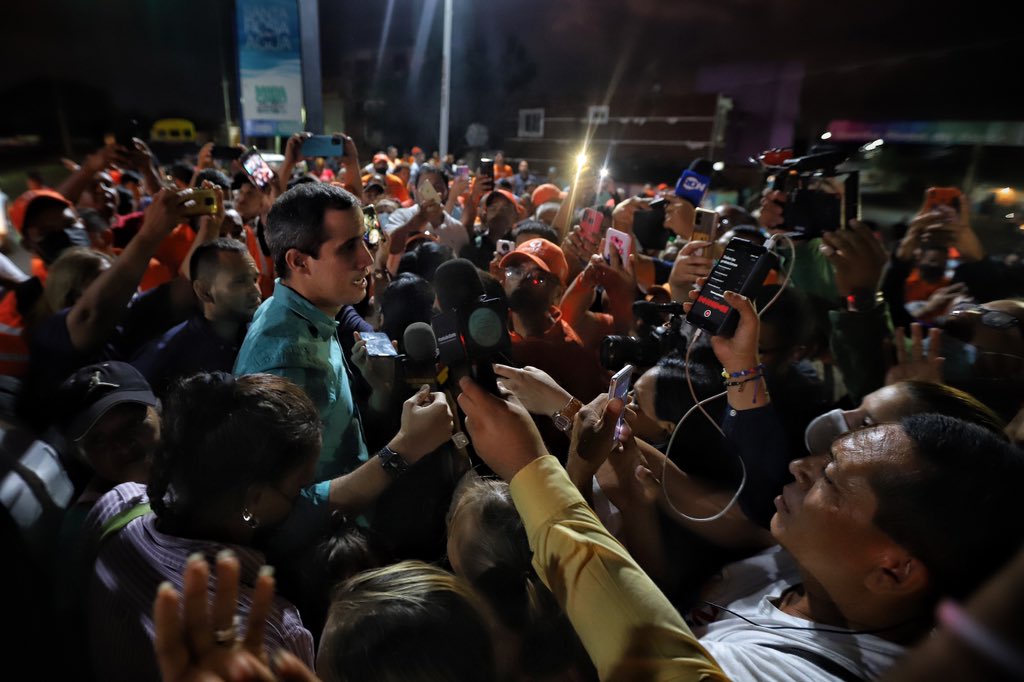 jguaido's tweet photo. ¡Vamos a seguir en las calles de toda Venezuela hasta lograrlo! #EnZuliaConUnidad

Soñemos con el país que queremos y con la reunificación de nuestra familia, en unidad y ejerciendo mayoría en la calle para exigir fecha y condiciones de elecciones presidenciales libres y justas. https://t.co/EyZSCTTNe9