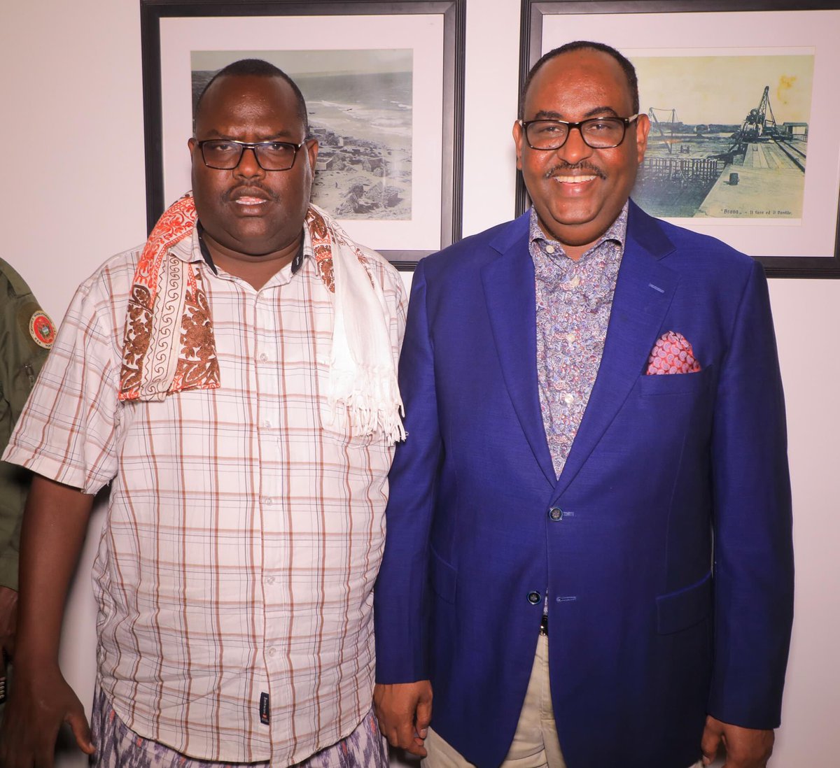 BeenLowDeni's tweet photo. My cousin from Zanzibar visited me today in my office in Garowe. https://t.co/4sqM8NoiM5