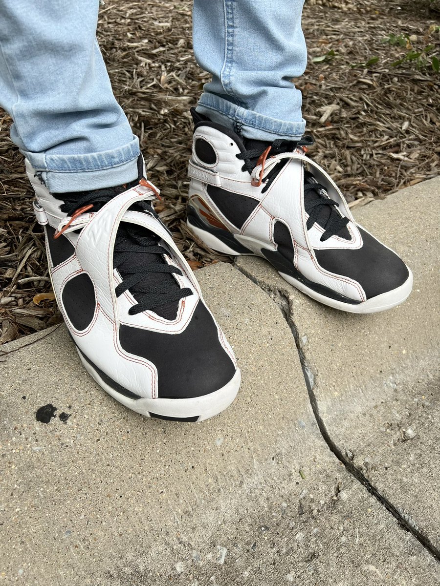 Ant_Montoya's tweet photo. It’s not #FreshKicksFriday without posting the kicks! 07’ Anthracite 8s for today, some classic 🔥🔥 for my OG sneaker heads👀 #iykyk #att #lifeatatt #attkicks  @coreycooperNC @NTX_Diggs @deontregatt @montepriceASM https://t.co/pLkILNKLVP