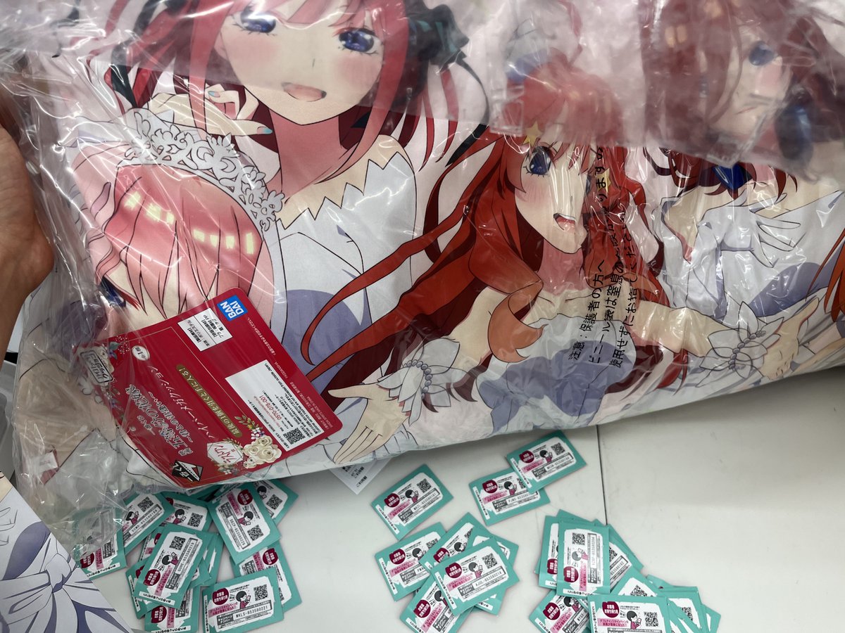 tm0530bad's tweet photo. 誰か…
広島に住んでる人
できれば中区！！
三玖のポスターを一花か二乃か五月と交換お願いします….
買取りでもめちゃありがたいです。
10回でやめるつもりが、39回引いちゃいました🥺🥺🥺
推しが最後に出た時は….😭
初めてラストワン引いたかも
#五等分の花嫁 
#五等分の花嫁一番くじ https://t.co/2n2CrScSht