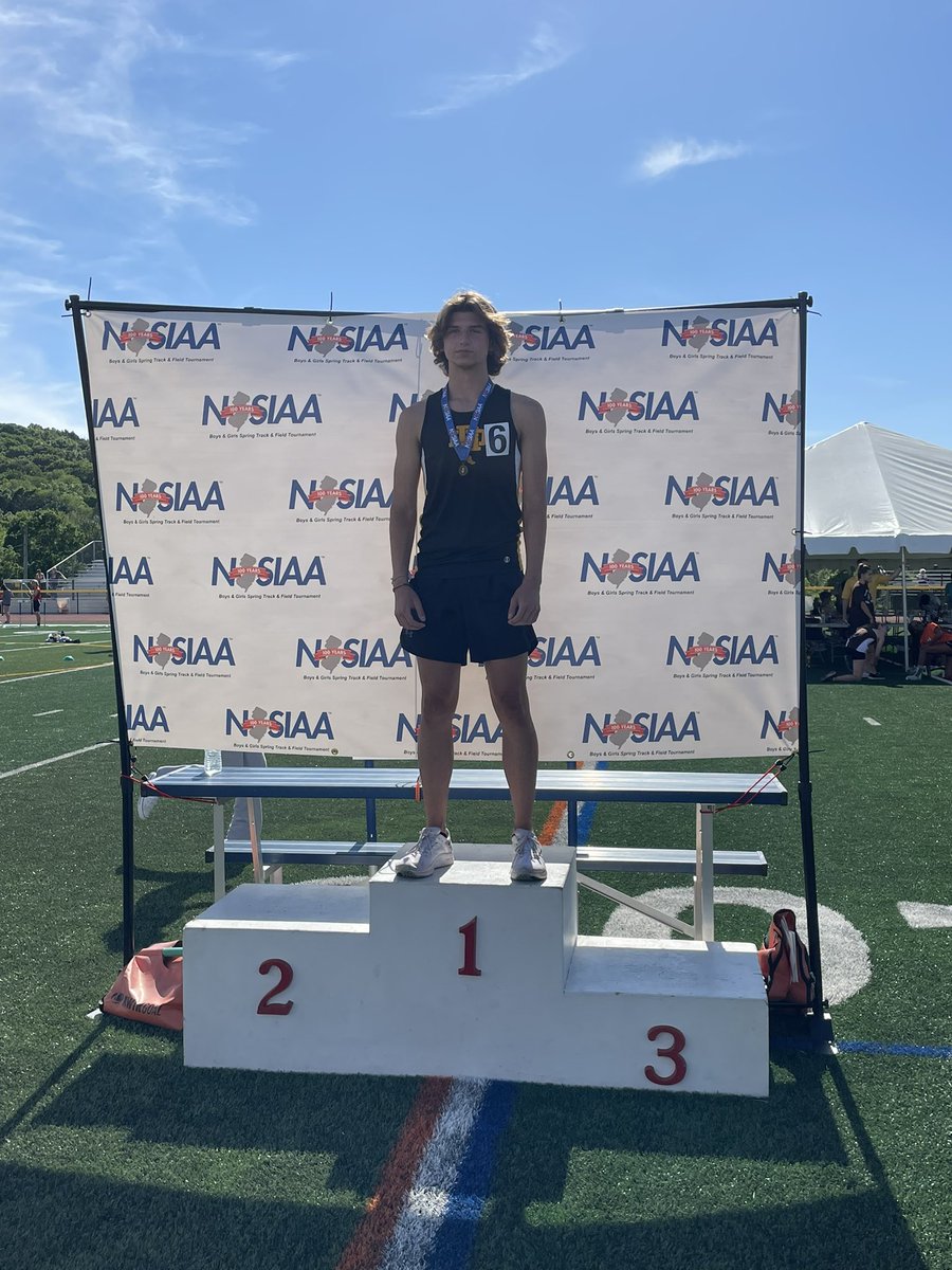 Congratulations to Liam Schwabik on a huge victory in the boys 800m with a new PR! Great job Liam!