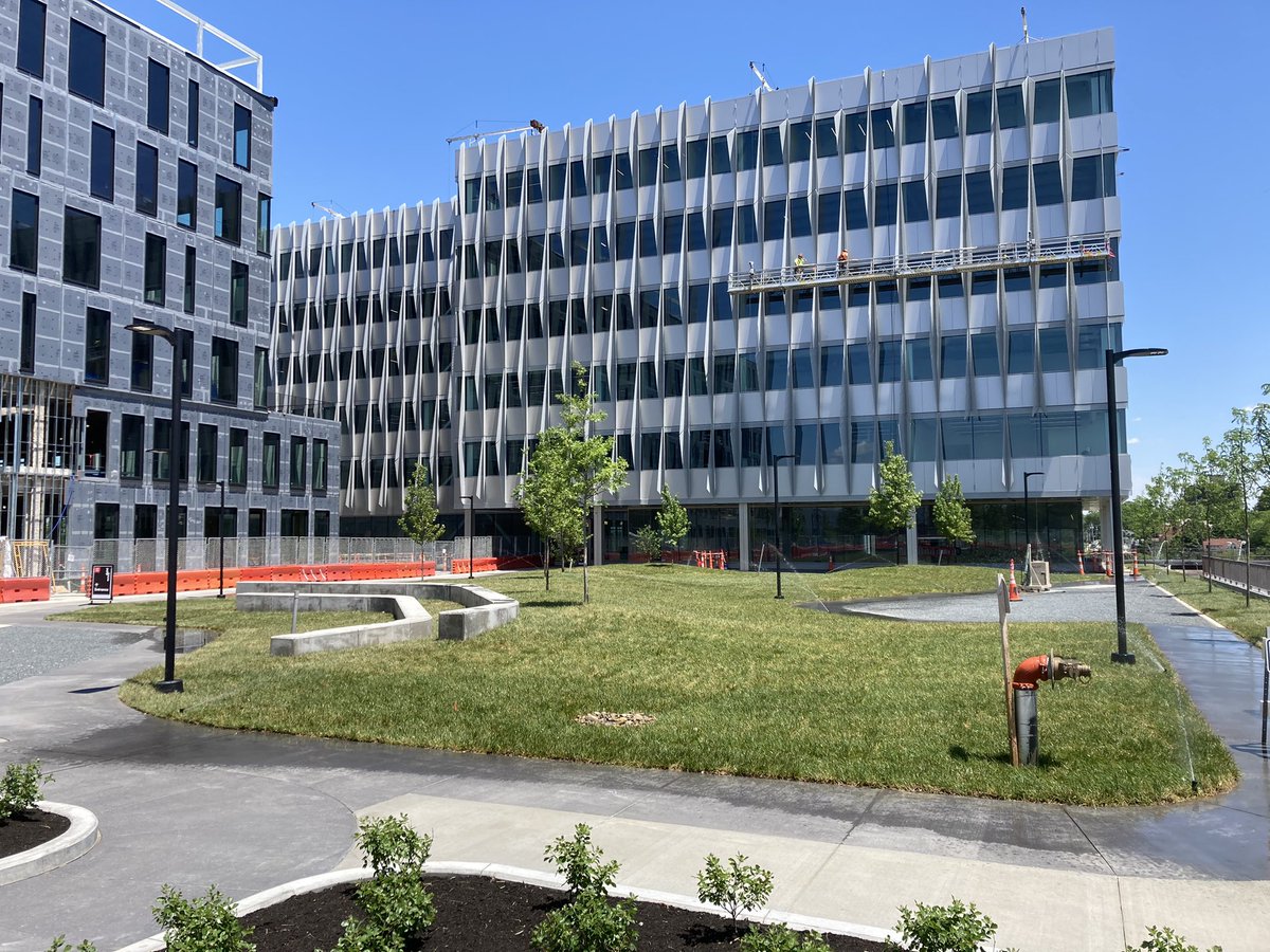 The #landscaping is coming along nicely. We can't wait to see it full of people enjoying our sunny corner of @uofcincy.
Are you interested in renting a lab space? Schedule a tour at: https://t.co/pILo0ydduP