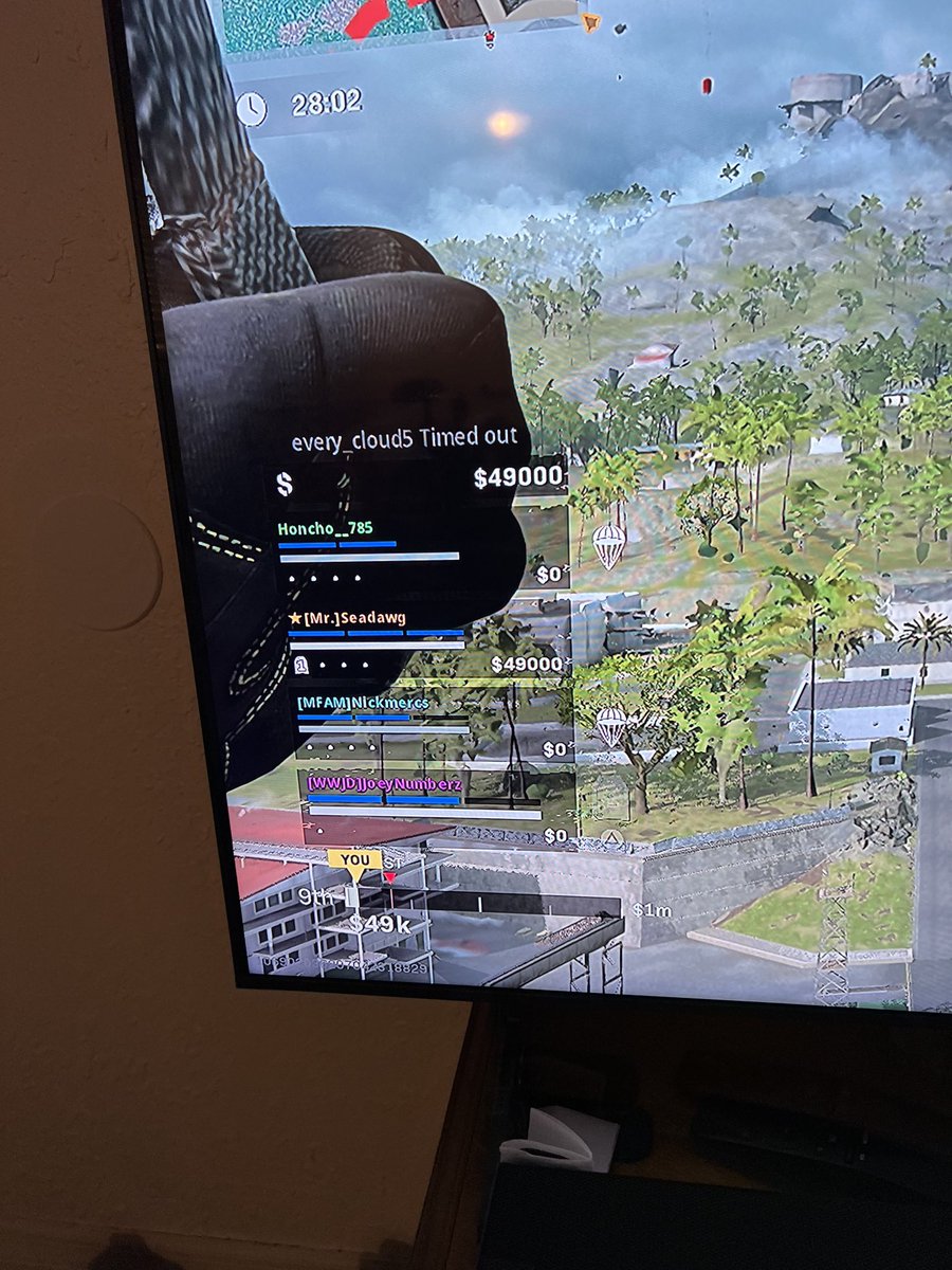 Dennis_JB99's tweet photo. I’m not sure if join a game with the ⁦@NICKMERCS⁩ 🤔🤔 https://t.co/evqabtzbLC