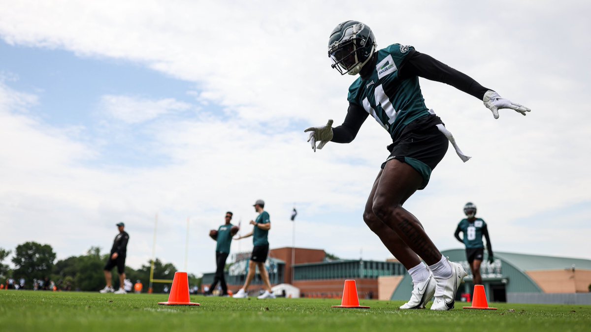 PFF_Eagles's tweet photo. AJ Brown will be a top 5 receiver this season. 🦅 

RT if you agree. 🦅 

📷: @Eagles https://t.co/s7uMlby0hT