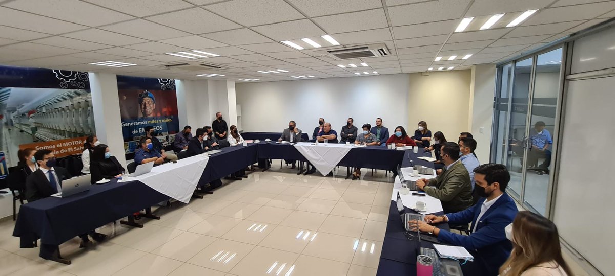 asielsalvador's tweet photo. La Mesa Tech de ASI se reunió este día con el Ministerio de Economía @EconomiaSV para conocer el Proyecto "El Salvador: Nación Digital", que busca posicionar a El Salvador en un hub digital y tecnológico
#HUBDigital #MesaTech #Tecnología #Industriales #ElSalvador https://t.co/WYy4EjZPZq