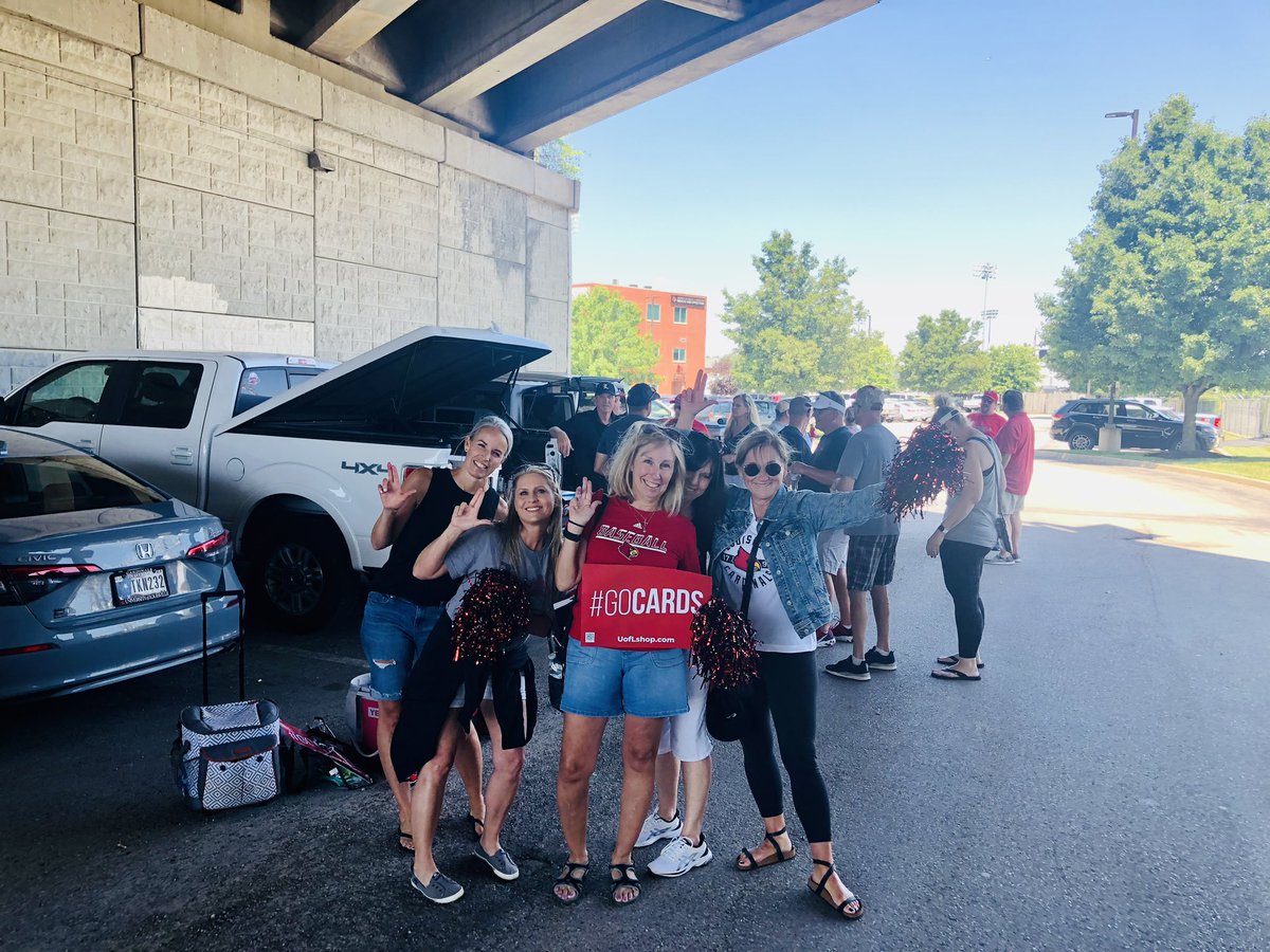 ampkeen's tweet photo. Go card baseball !! @UofLCampusStore https://t.co/2vRFrVo4he