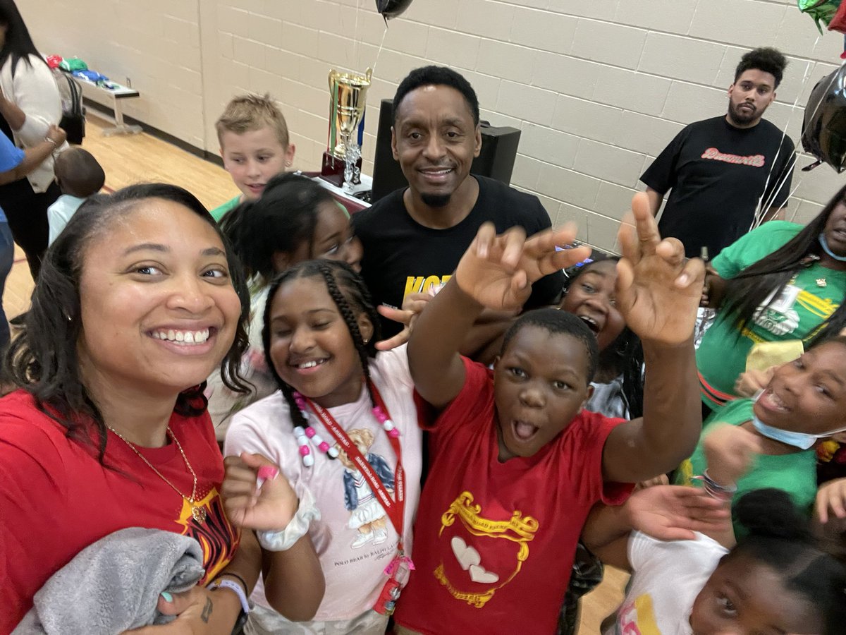GoGetterGreene's tweet photo. Thank you so much @iambriandawson and @TheNyNy7 for making our EOG Pep Rally AMAZING!! We had a blast ! #greatguys #greatspeeches #redhouse #loveandfriendship @BarwellES @T_Carey1 @BarwellRoadES https://t.co/t4oi4TVz7U