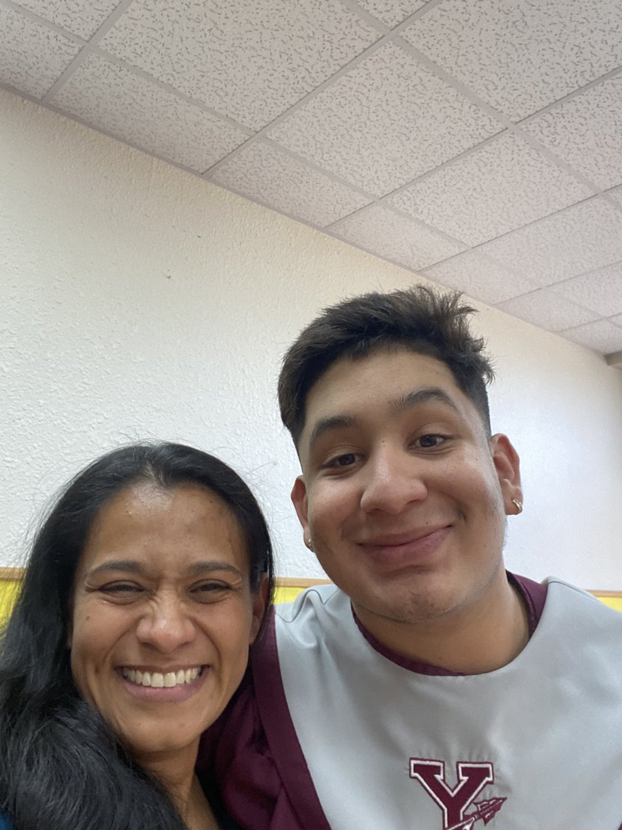 YsletaES's tweet photo. These moments remind me the reason why I became a teacher!!  ❤️❤️ my 2nd graders are graduating!! https://t.co/bSLl2zUF3O