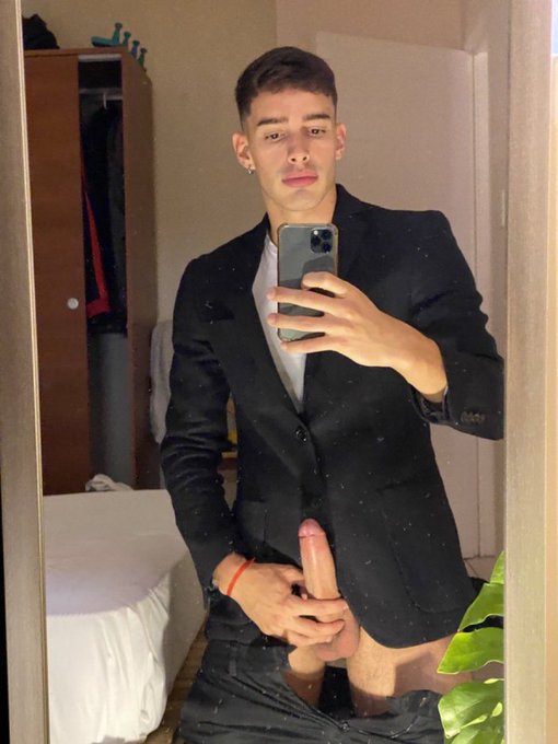 1 pic. Maxi @maxitassionlyf deserves the best iPhone ever! Do you agree???
?https://t.co/aCtC2hIPcl
