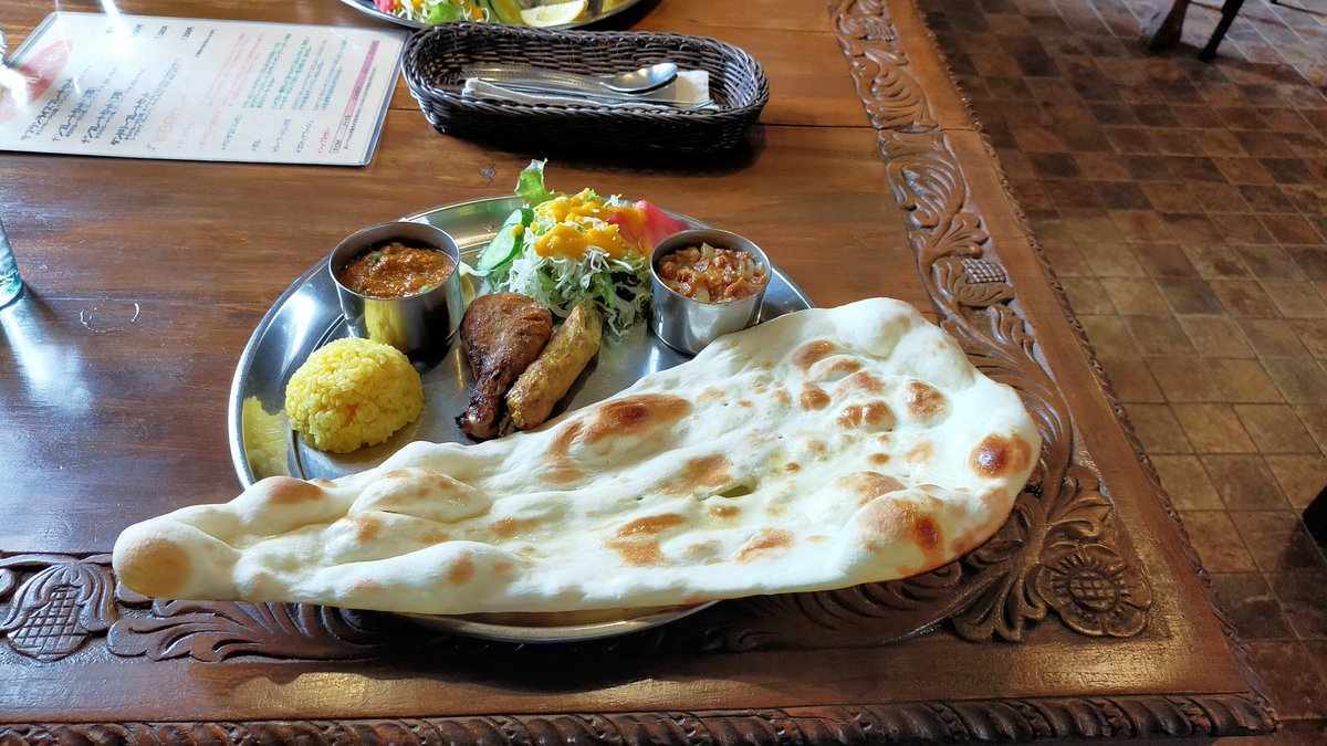 MashikoToru's tweet photo. 先週、仕事で千葉県五井市内にあるインド料理に立寄り！
タンドリーチキンセットを注文！
カレーを2品選べるスタイル！
ランチで食べる量では無い気がした🥹🥹
でも、インド人が作っており、味、香辛料は、抜群😋🎉👍 https://t.co/36R5AdRYkX