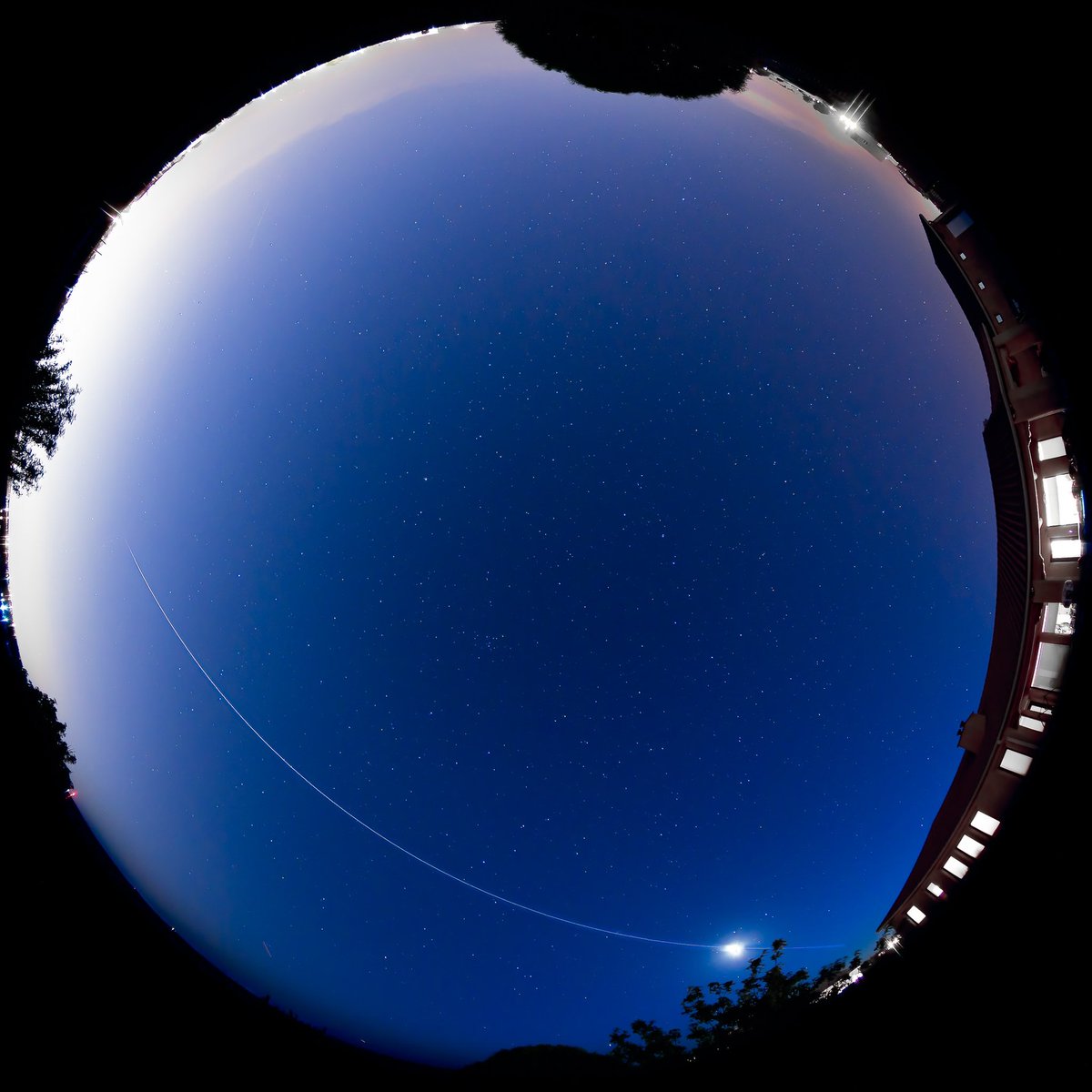 penaphotonm's tweet photo. Capturing the International Space Station with my Canon 8-15mm fisheye lens. The photo is a composite of eight-30 second exposures.

Time: Thu Jun 02 9:35 PM, Visible: 5 min, Max Height: 41 degrees, Appears: WNW, Disappears: S

#iss
#spotthestation
#canonusa 
#newmexicotrue https://t.co/c2gZc10BPp