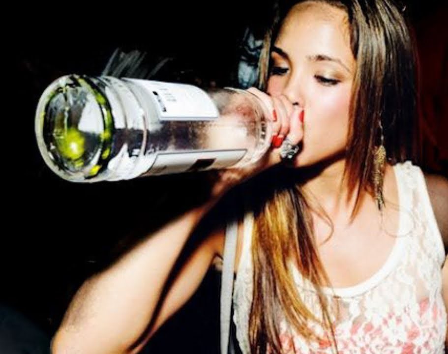 ZorroAsk's tweet photo. Drinking too much is hard on relationships. 

That’s why I stop after 1. 

1am that is. https://t.co/qcccUo28Se
