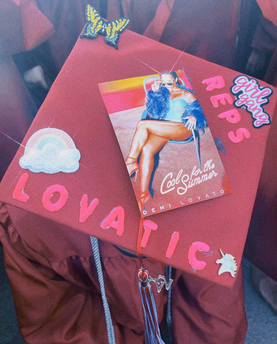DemiChicago's tweet photo. well i hope everyone knows im a lovatic till i die ❤️‍🔥❤️‍🔥❤️‍🔥❤️‍🔥❤️‍🔥❤️‍🔥❤️‍🔥 @ddlovato #graduation2022 #graduate https://t.co/5c0AuM6ODK
