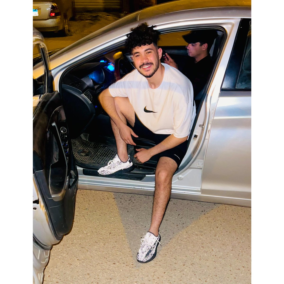 👑