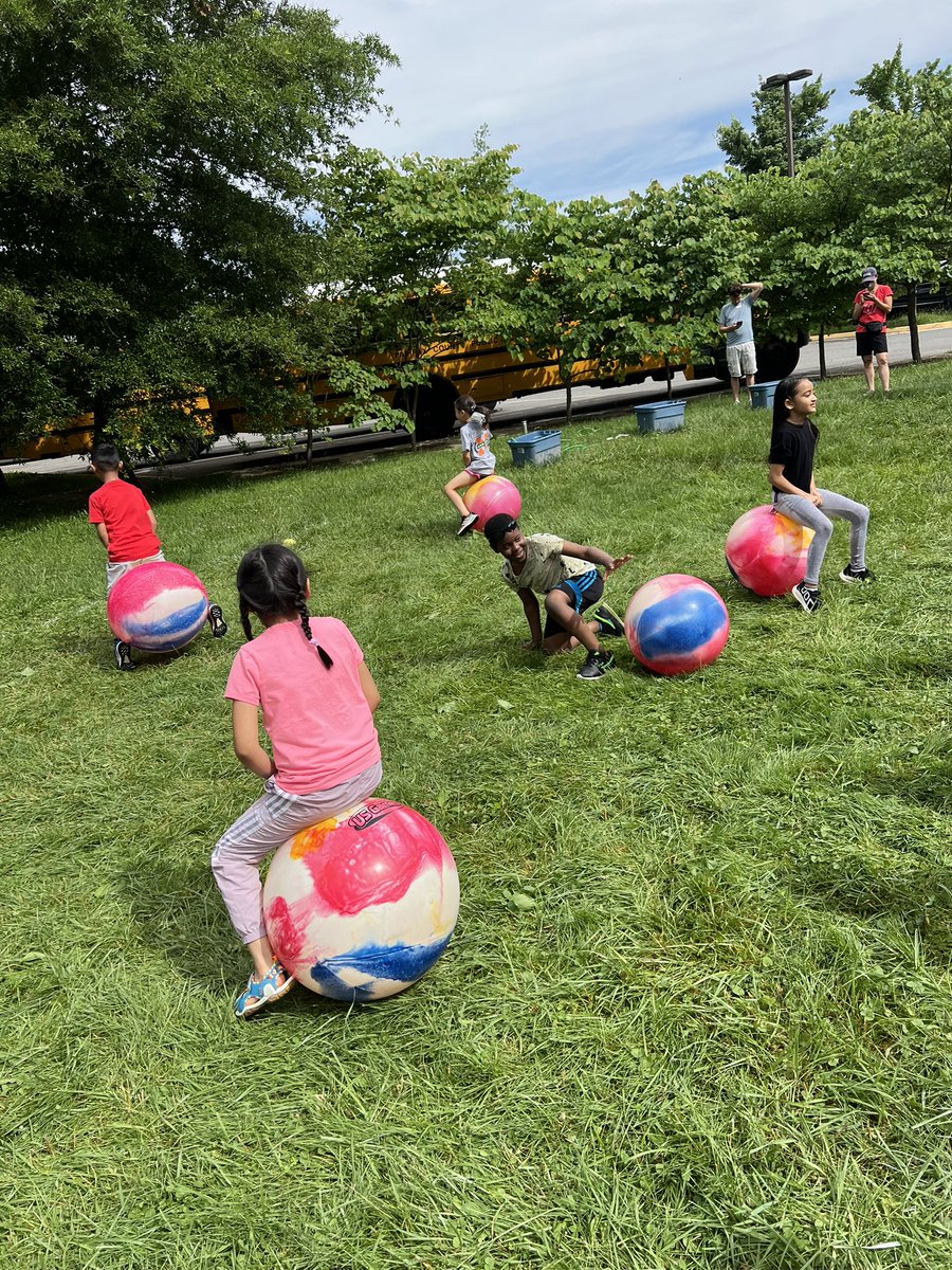 MsWilson_FHES's tweet photo. Field Day! #fhhighlights https://t.co/rLKfyIsngl