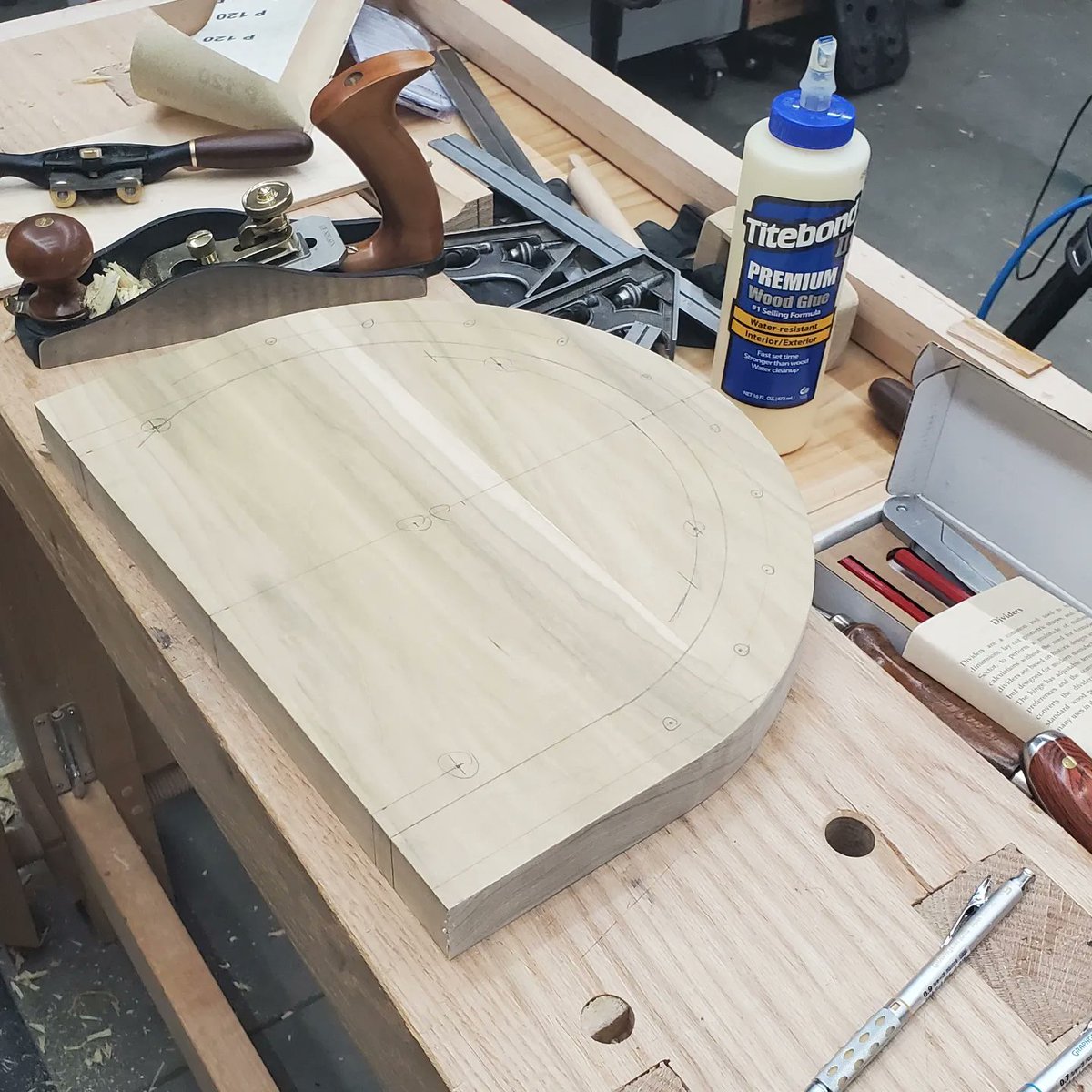 MosquitoMade's tweet photo. Started a new project this week. Trying out chair making based mostly on the @lostartpress low back stick chair, only smaller. Already doing things a bit out of order I think, but have to learn somehow right?

#stickchair #handtools #handmade #woodworking #kidschair #chairmaking https://t.co/DsBeVSa92s