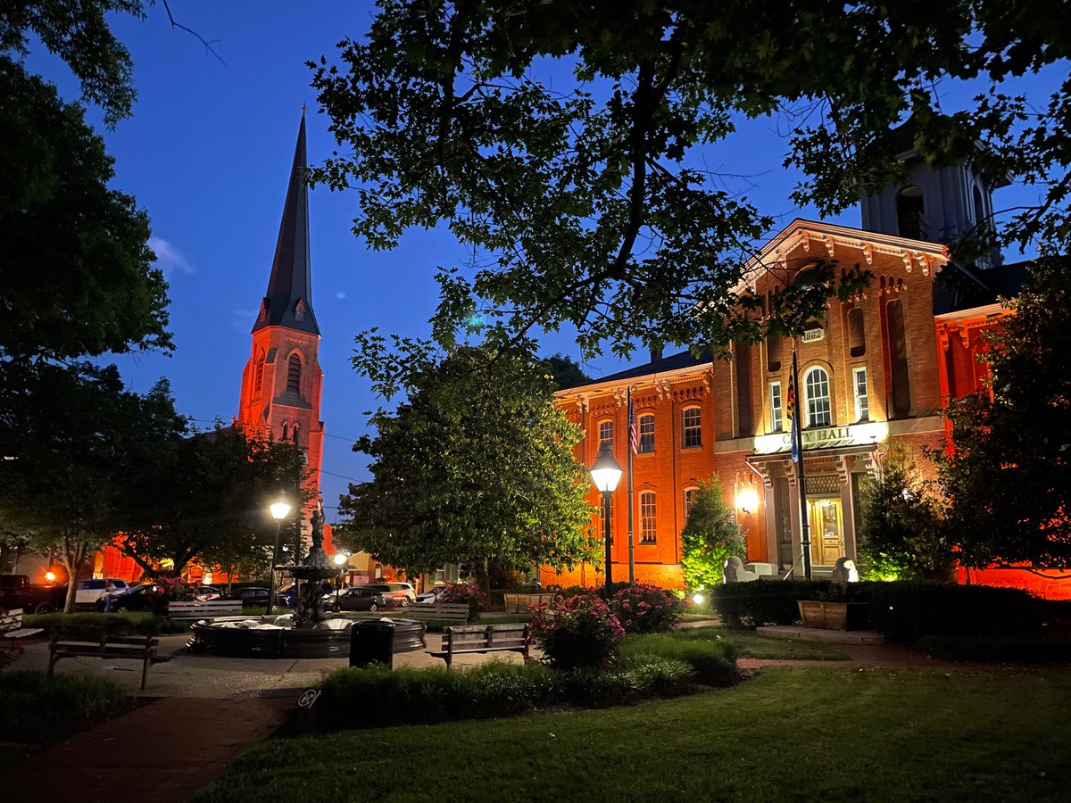 BAmandaTweets's tweet photo. Buildings aglow in orange in Downtown Frederick,MD for #WearOrange @MomsDemand https://t.co/WleiN209Mb