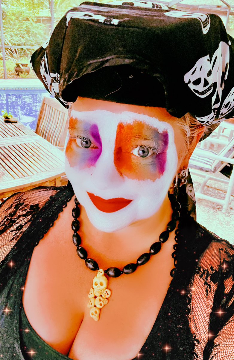ChristenP's tweet photo. my Sister Paula Poundtown regalia from last night’s fundraiser… 1 pride event down, eleventy million more to go lol
#SistersofPerpetualIndulgence #FunNuns https://t.co/sQolP95VKB
