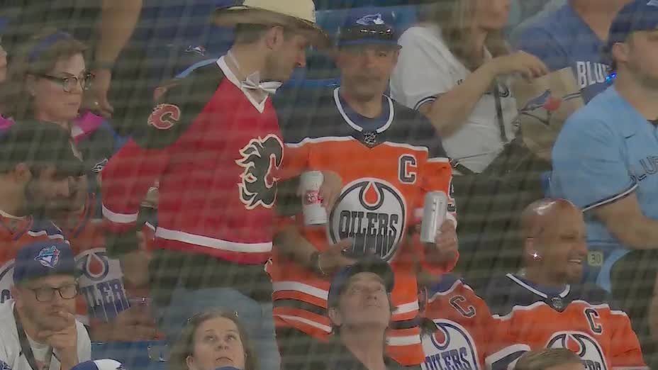 Did someone lose a bet or is it his bachelor party weekend? 🤠

#Flames #LetsGoOilers #BlueJays