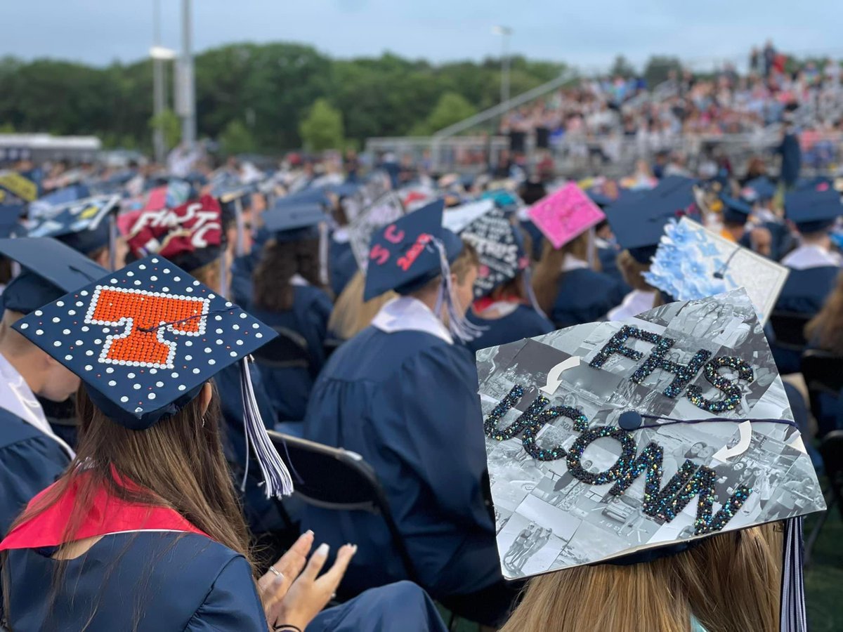 FranklinPSNews's tweet photo. Congratulations @FranklinHS Class of 2022 🎓 https://t.co/0yQc0bAKkJ