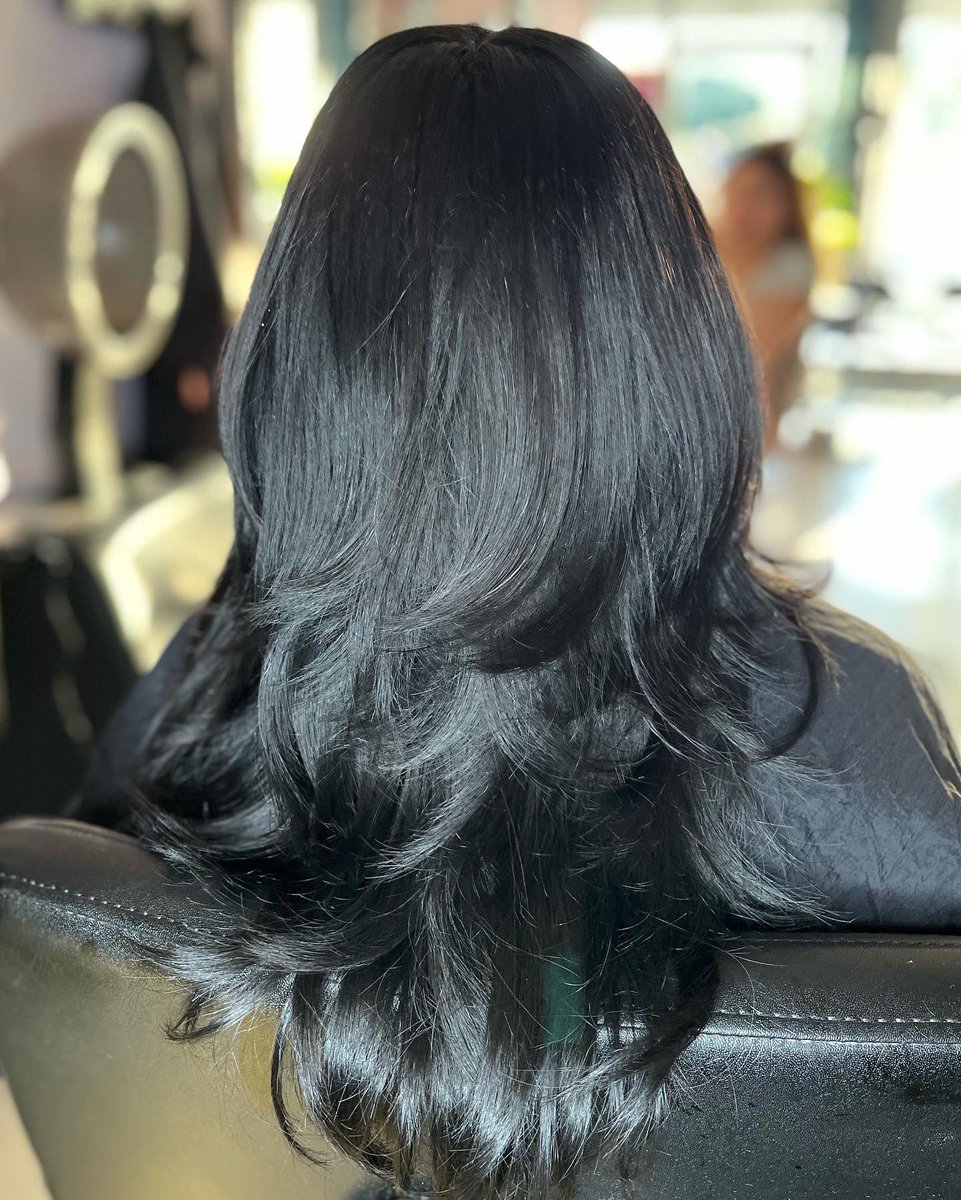 hairxmamiii's tweet photo. Midnight with long layers 🌑

Layers is always the best way to add some life and volume to your hair ✨
•
•
•
https://t.co/VBYsA3IpOE
FB: Savvy Cosmetix 
IG: @savvycosmetix 

#redkenscolorgels #redkenprofessional #redkenobsessed #redkenblack #blackhairdontcare #hairstylist https://t.co/5IwuSSa77g