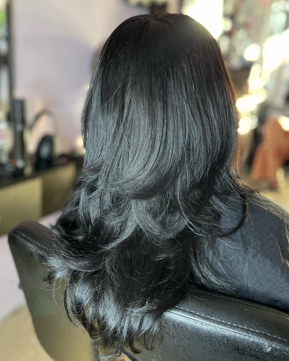 hairxmamiii's tweet photo. Midnight with long layers 🌑

Layers is always the best way to add some life and volume to your hair ✨
•
•
•
https://t.co/VBYsA3IpOE
FB: Savvy Cosmetix 
IG: @savvycosmetix 

#redkenscolorgels #redkenprofessional #redkenobsessed #redkenblack #blackhairdontcare #hairstylist https://t.co/5IwuSSa77g