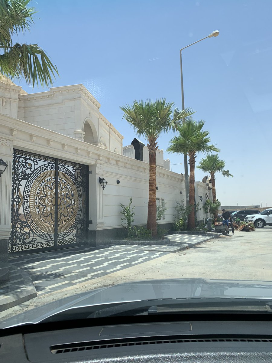 اللهمّ أنت المُيسّر فلا تُعسّر، اللهمّ سهّل ما يصعب علينا ، ويسّر الخير لنا ، فأنت القادر على كل شيء