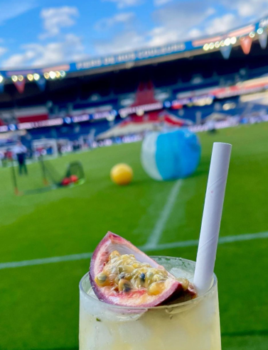 It was #allaboutALL 🎉
A #LimitlessExperience <a href="/Accor/">Accor Group</a> party for 2,500 Heartists at #ParcDesPrinces in Paris, privatized for the day. Music, sport, fun activities...  and an appearance by 🇧🇷 soccer star Raí ⚽️
A crazy event! 
And yes, that's me with the silver helmet 🤖#Accor