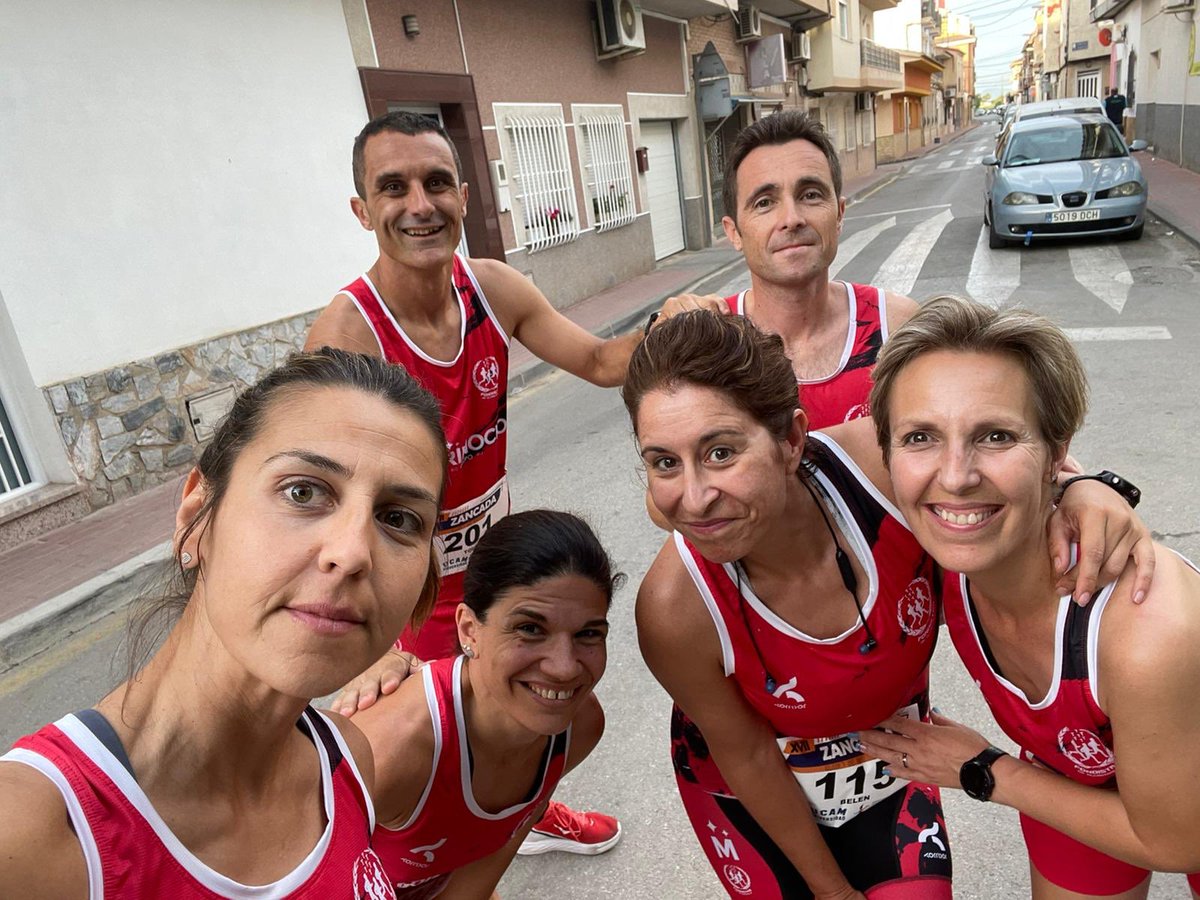 Disfrutando un rato con mis compañer@s en la zancada Llano de Brujas, Equipazo.