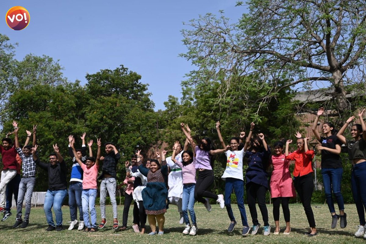 vibesofindia_'s tweet photo. Take a look at GSEB Class 12 students' ecstatic celebration after passing out with flying colours. 

#GSEBResults #boardresult2022 #Vibesofindia 

Pictures by @HanifSindhi11 https://t.co/2zWg5BVvRA