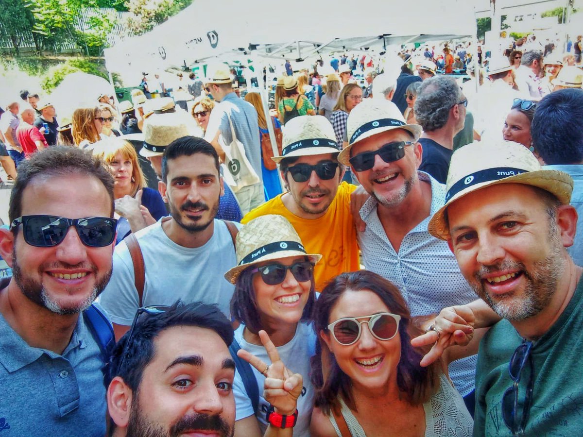 4 años de <a href="/apunt_media/">À Punt</a> en <a href="/creaconceptoVLC/">CreaConcepto</a>

<a href="/tapzaping/">TàP Zàping</a> <a href="/acorrerapunt/">A córrer</a> <a href="/felicitatapunt/">Felicitat 3.0</a> @javi_bausa <a href="/josesepul/">Jose francisco sepulveda cofre</a> @raul_galvez_macian @aruizvi91 <a href="/ana_soff/">sochi</a> <a href="/dieguill/">diego diaz</a> @carolina_perez_torrent